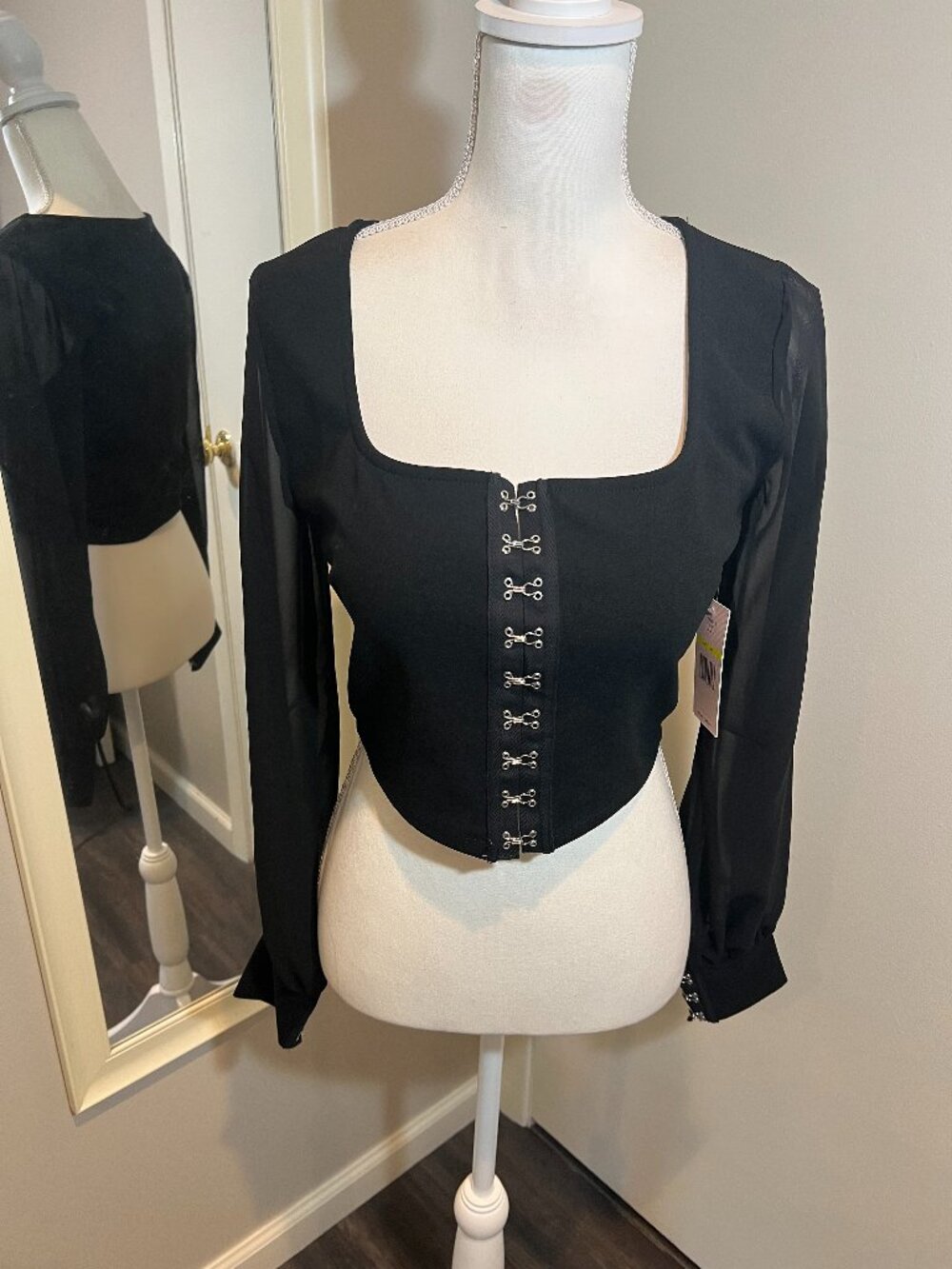 NWT Nanette Lapore Black Long Sheer Sleeve Crop Top, Size Medium